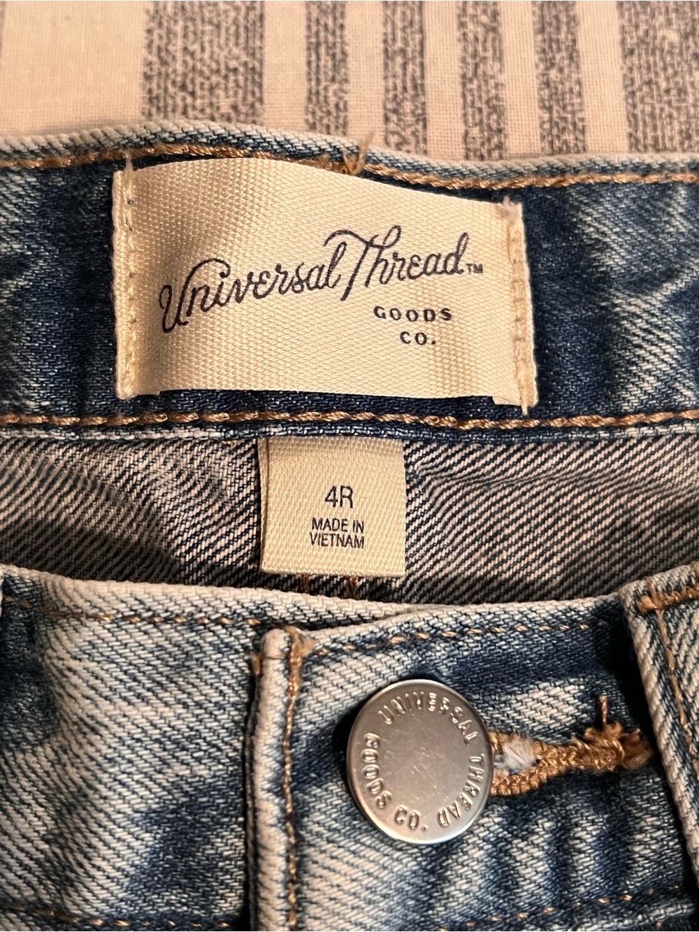 NWT Universal Thread 90s Baggy Jeans Patched Distressed Mid Rise Size 4R - Picture 12 of 15